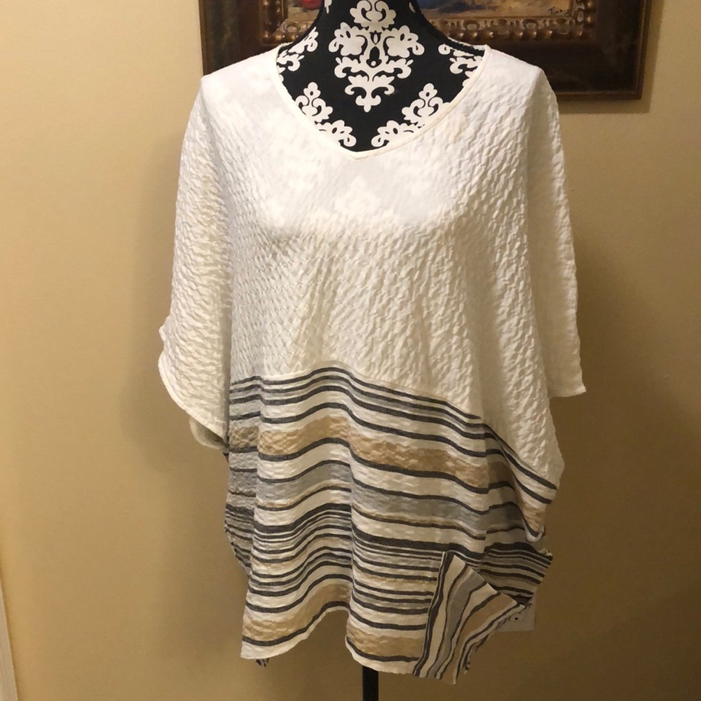 Bar by Melas Kogen Bohemian V-Neck, one pocket near hem, wide short sleeves
